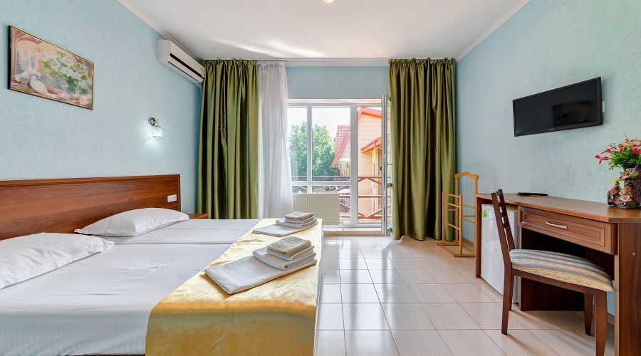 Стандарт Стандарт с видом на бассейн и балконом